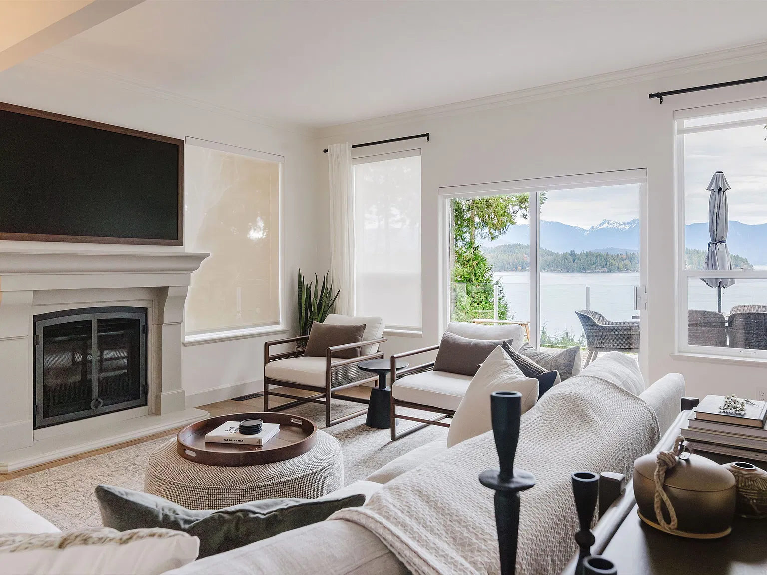 5 bed, 5220 sqft, $7,500 — Photo 1