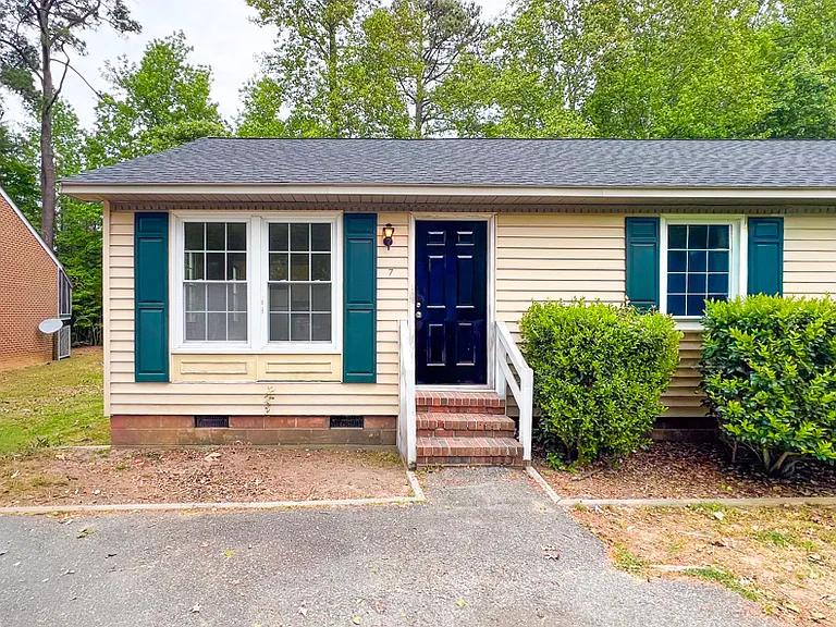 7 Fox Hill Dr #7 — Photo 1