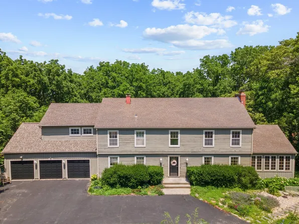 4616 Tamarack Ct, Crystal Lake, IL 60012