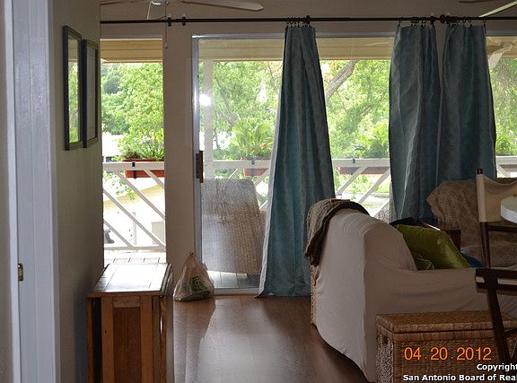 3rd image of 124 Lakeview Dr