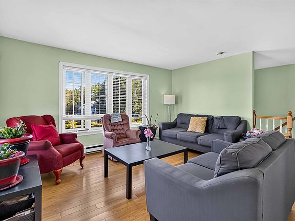 5th image of 131 Pinewood Cres