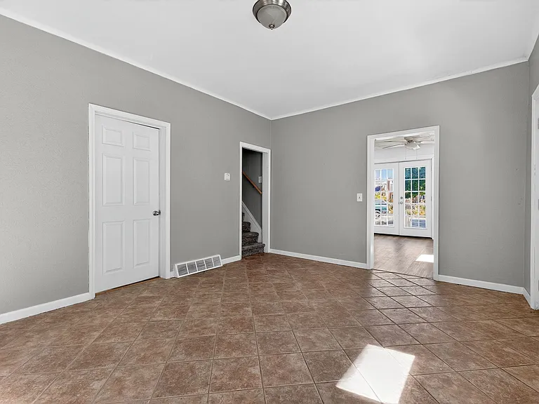 281 Parker Ave — Photo 12
