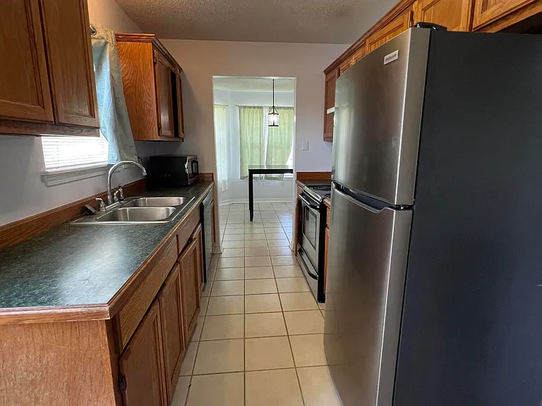 501 Woodward Dr — Photo 4