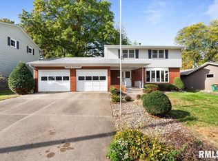 2706 Ridgewood Ave, Davenport, IA 52803