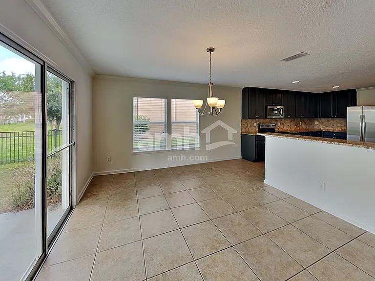 385 Bostwick Cir — Photo 5