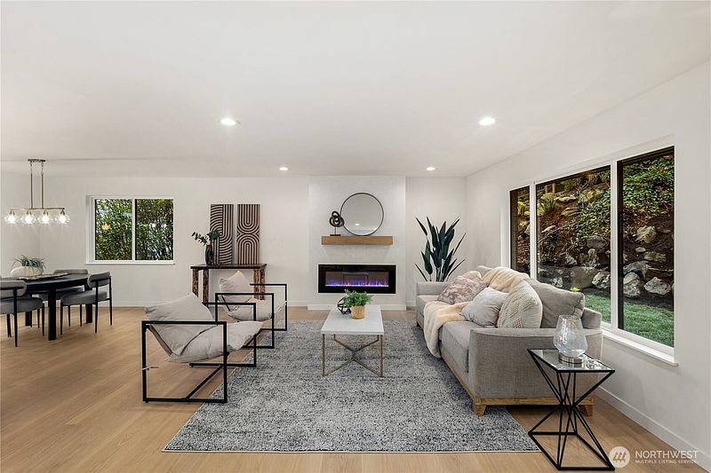 4th image of 2518 36th Avenue W