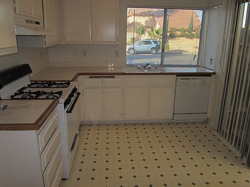 4th image of 383 Aurora Dr