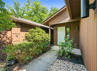 18239 Glencreek Ln, Strongsville, OH 44136