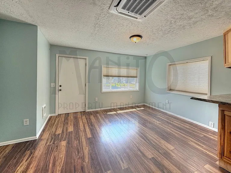 3642 W Wellesley Ave — Photo 4