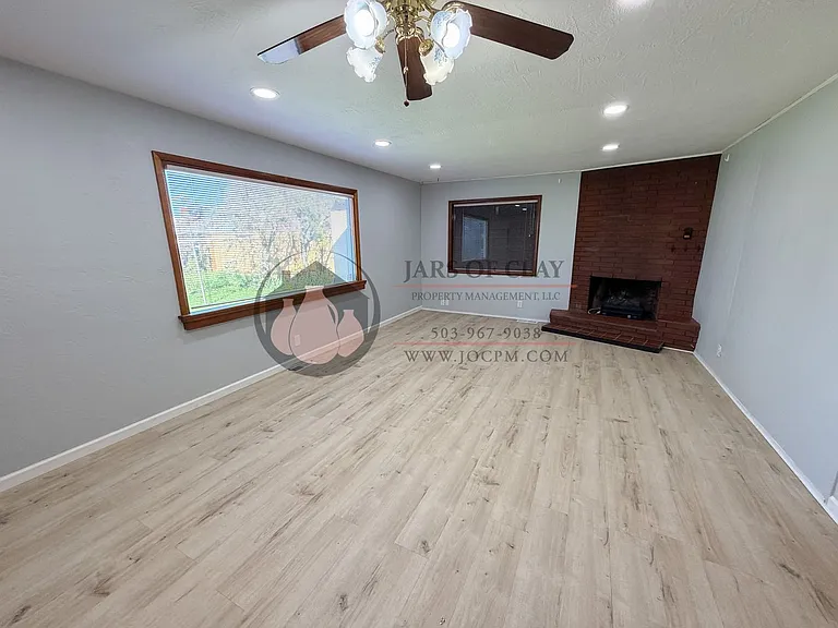 3231 Alberta Ave NE — Photo 9