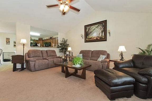 4th image of 152 Lillian Dr