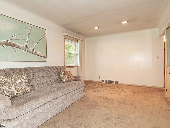 3rd image of 1601 Algiers Dr