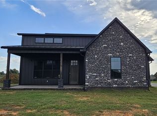 400 Waggoner Ln, Barling, AR 72923