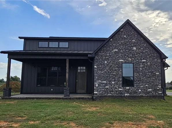 400 Waggoner Ln, Barling, AR 72923