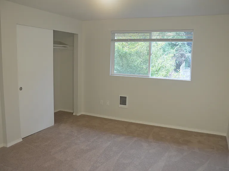 1103 Portland Ave #G — Photo 9