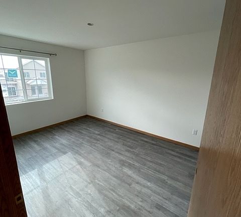 5th image of 231 Railroad St