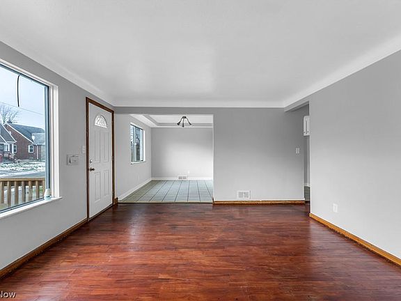 5th image of 10725 Vernon Ave #1
