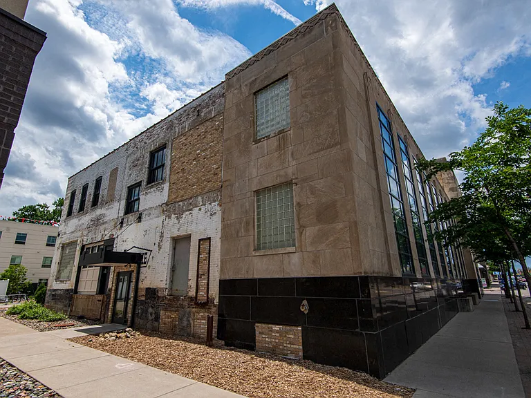 360 University Ave W — Photo 11