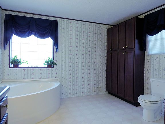 4th image of 231 Pinelake Dr