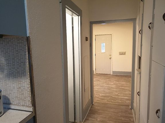 3rd image of 4409 Oakwood Ave