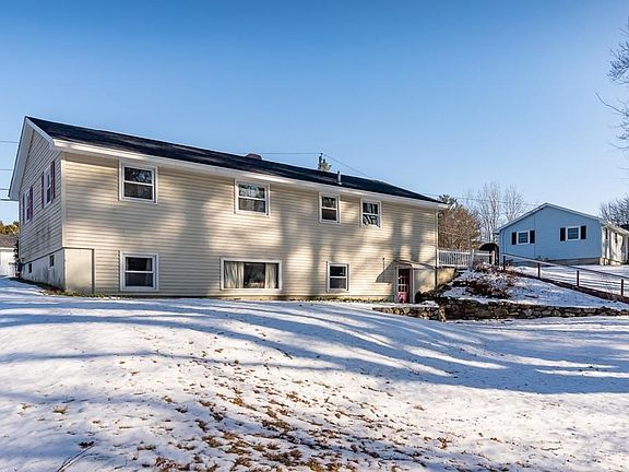 3rd image of 27 Glenwood Dr