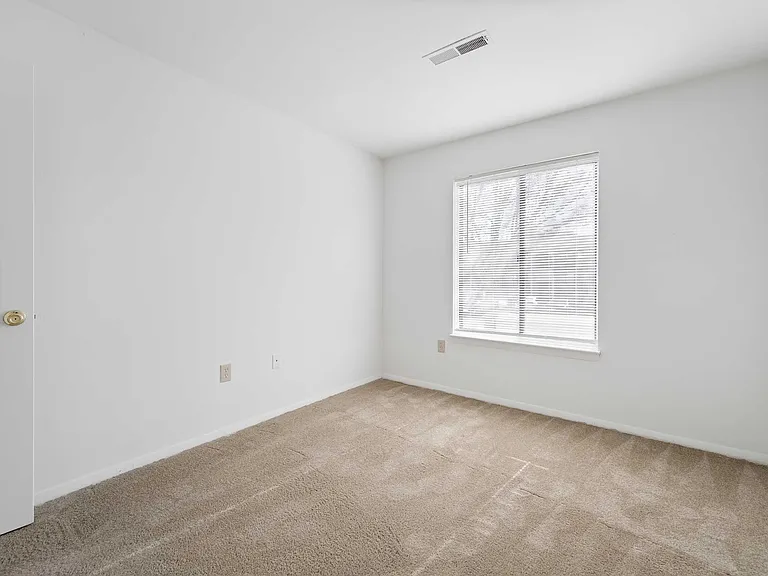 Foxridge Apartment Homes — Photo 230