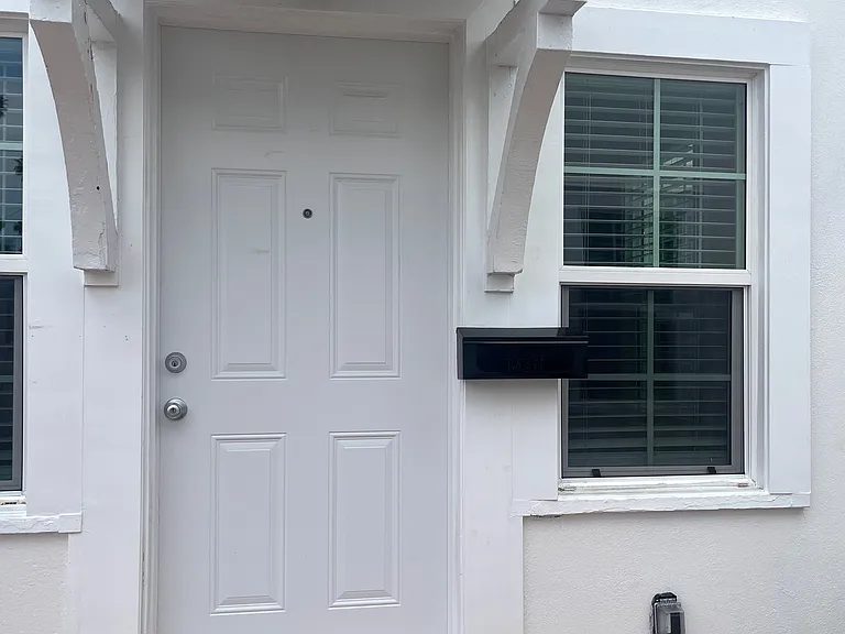 1037 S Vermont Ave #5 — Photo 1