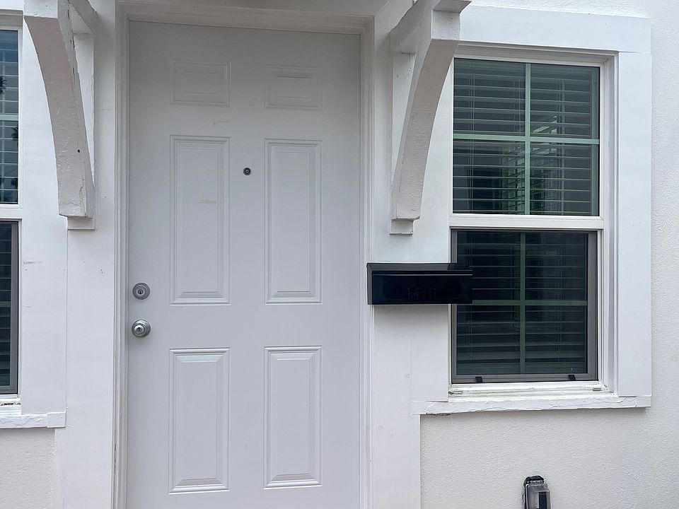 1st image of 1037 S Vermont Ave #5