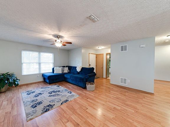 4th image of 4765 Hoseah St #129