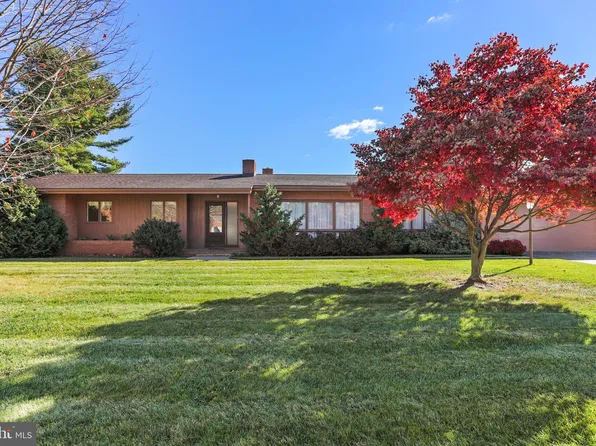 13509 Overhill Dr, Hagerstown, MD 21742