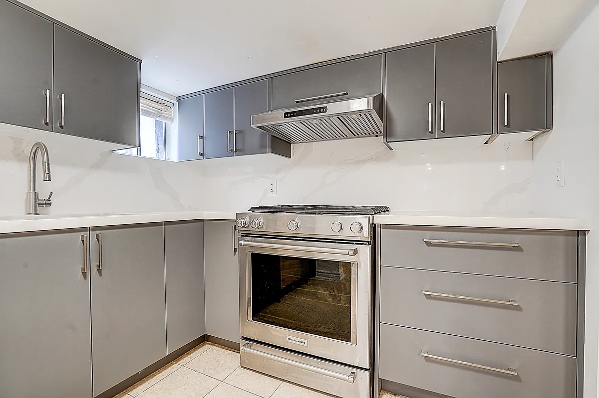 79 OConnor Dr - Lower — Photo 3