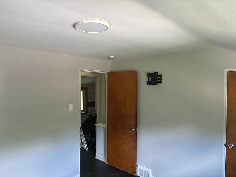 305 Jacob Dr — Photo 4