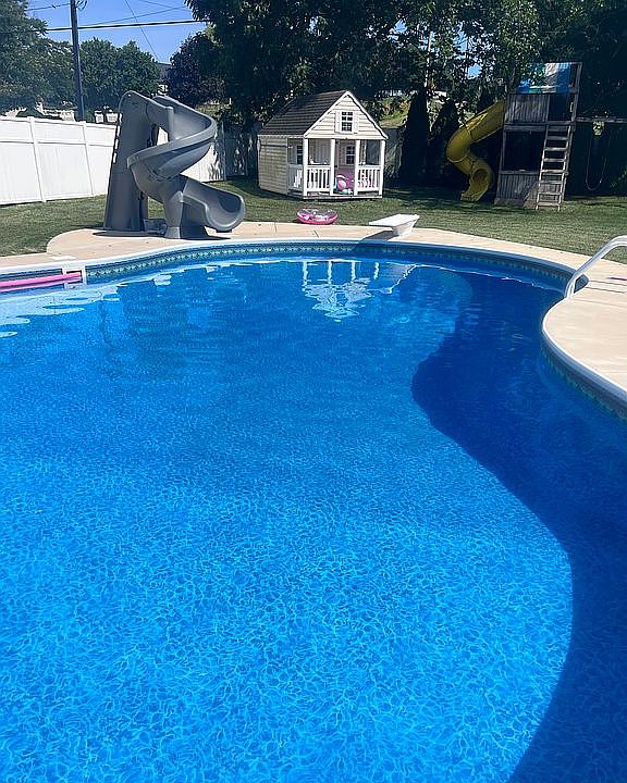 2nd image of 499 Kirkham Dr