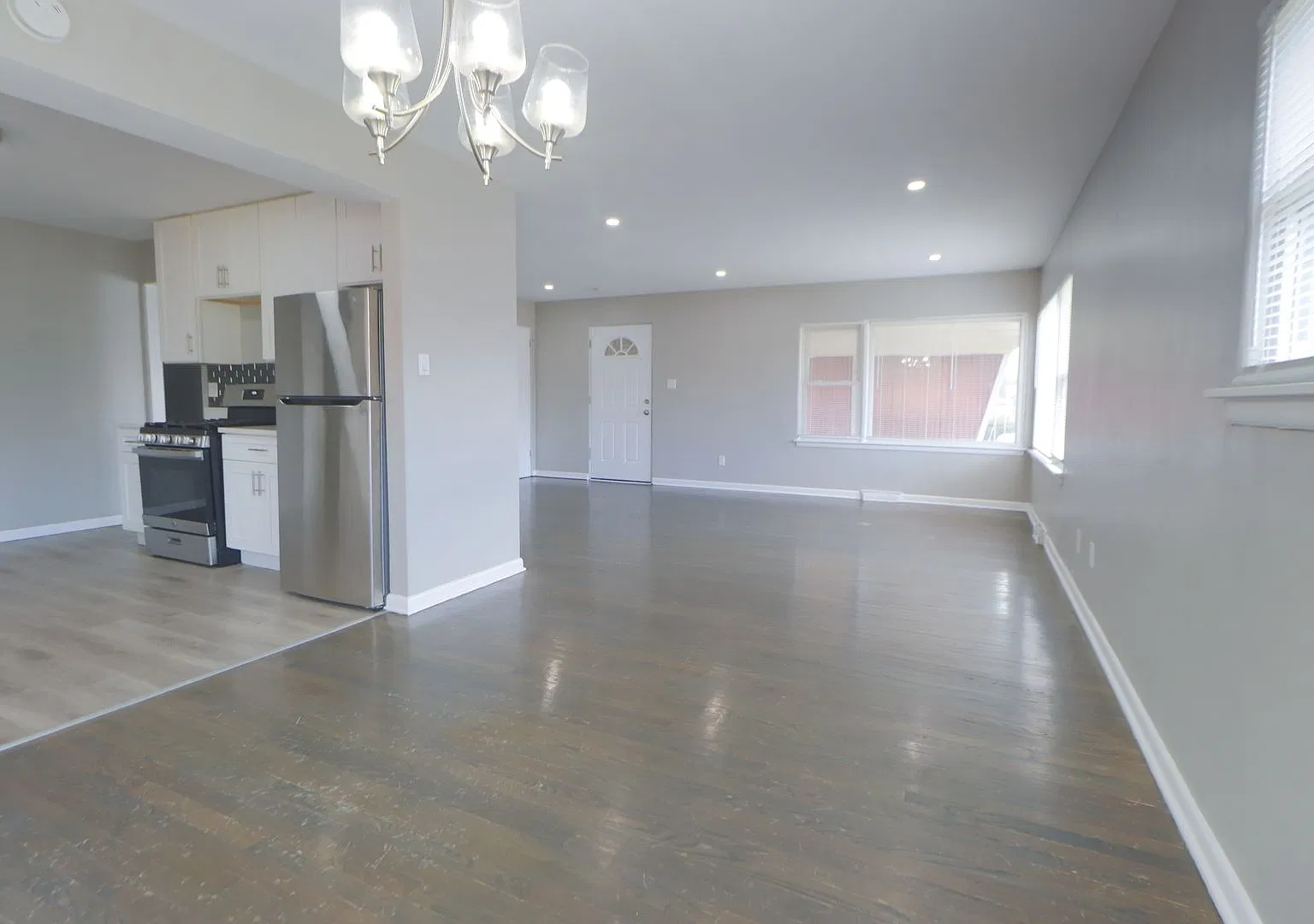 Gorgeous 3 Bedroom, 2 Bathroom Home — Photo 1