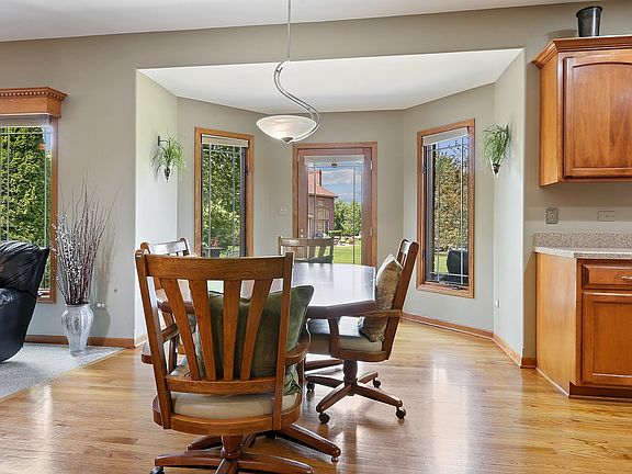 4th image of 8270 Forestview Dr
