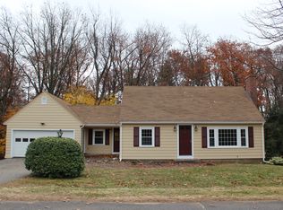 2 Oakwood Rd, Paxton, MA 01612
