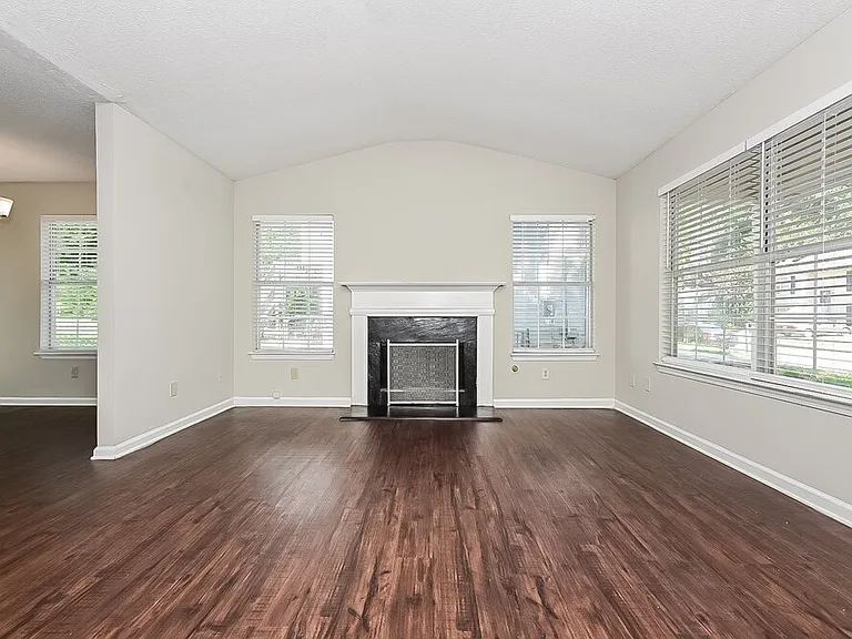 68 Hampton Oaks Dr — Photo 4