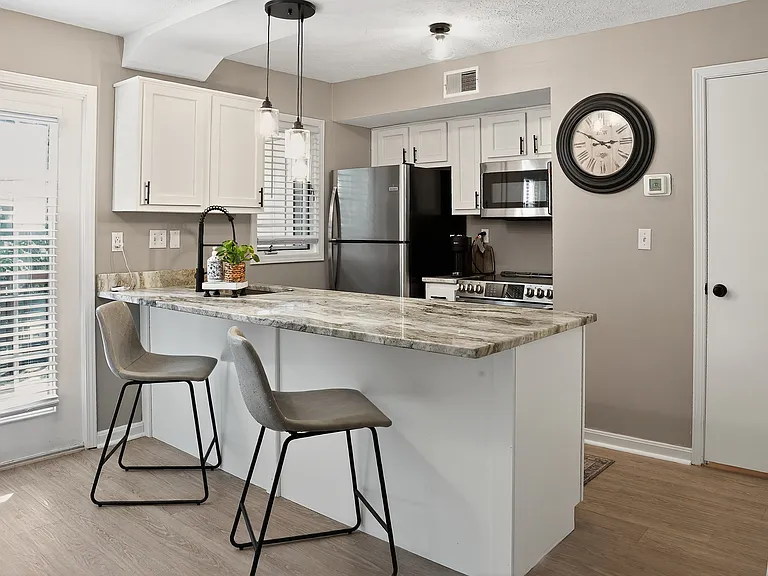 336 Crescent Spring Dr — Photo 1