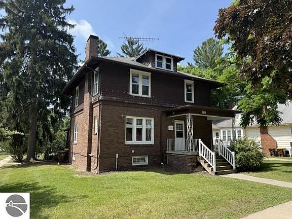 2nd image of 701 W Center St