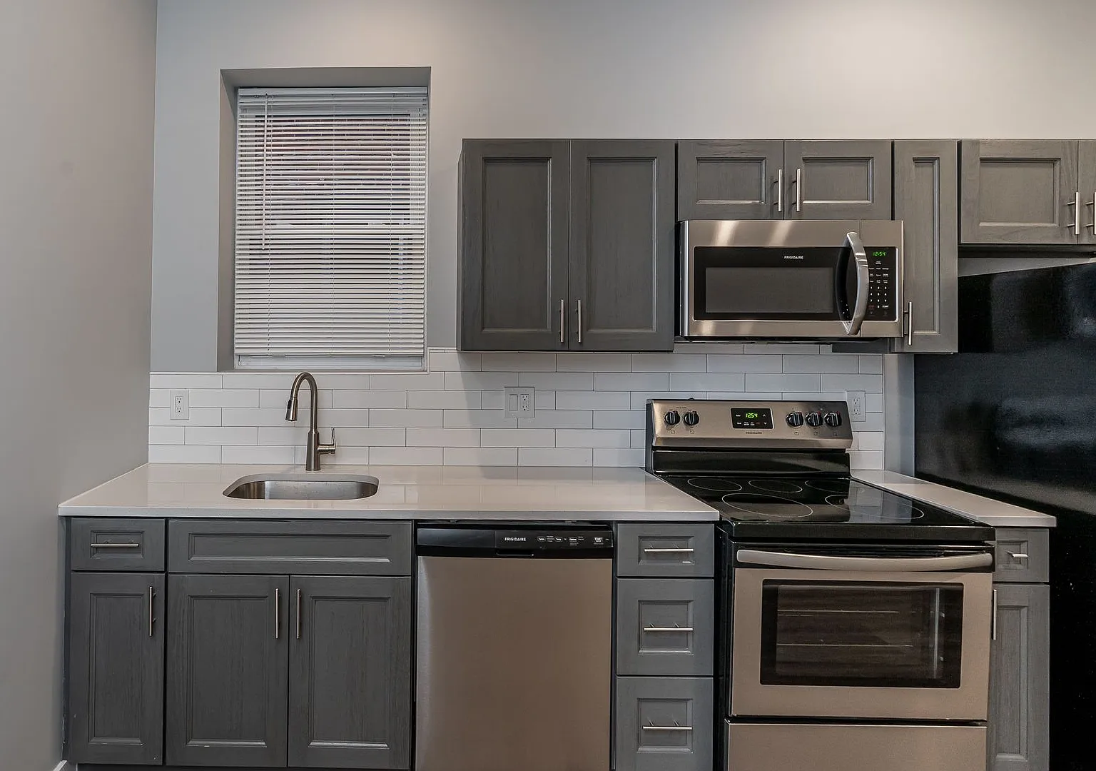 846 N 41 — Photo 3