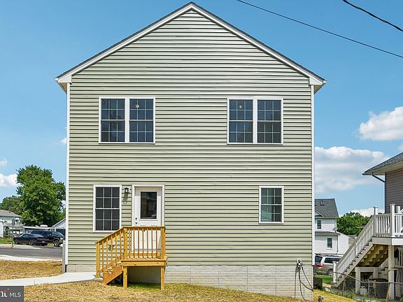 4th image of 3251 Magnolia Ave