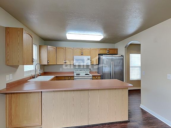 3rd image of 858 N Wooden Ln