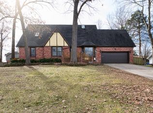 4064 E Whitehall Dr, Springfield, MO 65809