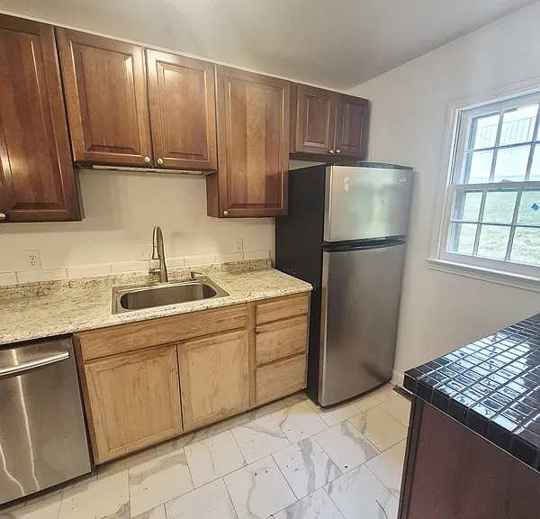 2404 Barracks Ct #1 — Photo 6
