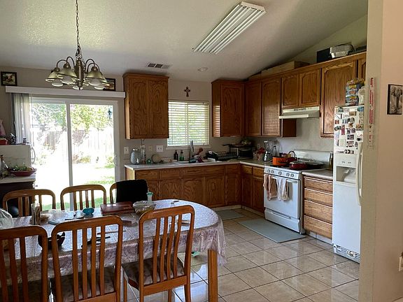 4th image of 721 Hyde Ct