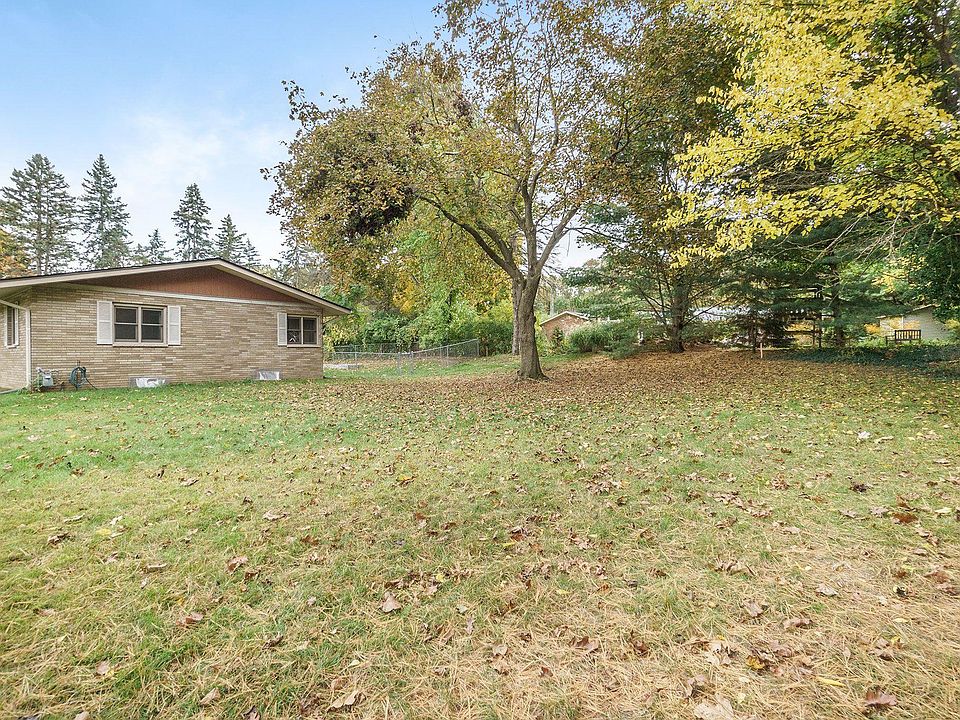 1st image of 974 Hillbrook Dr