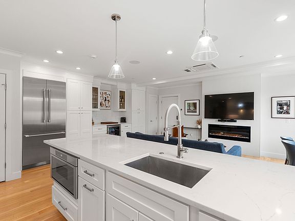 4th image of 8 Sycamore St #C