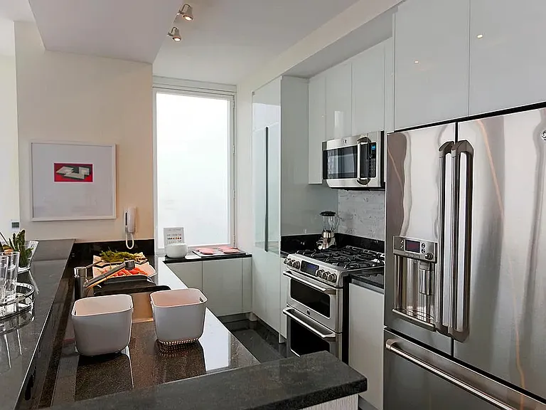 160 W 62nd St #46C — Photo 4