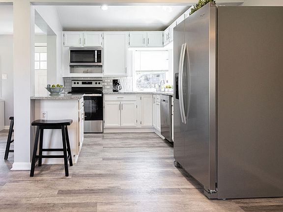 5th image of 227 Bramblebrae Dr