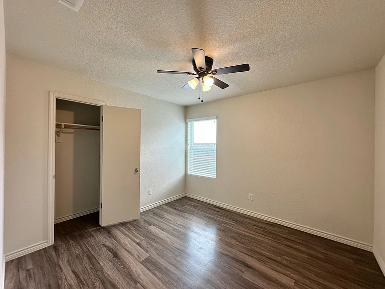 906 Childress Dr — Photo 16